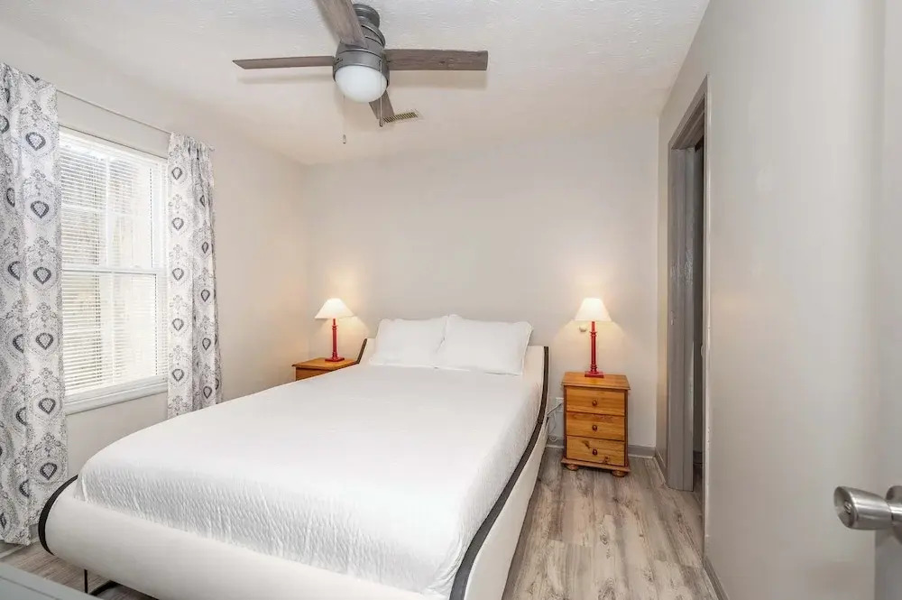Arkstone Retreat 2 - 4 minutes from the Ark!