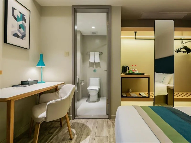 Homeinn Selected Hotel (Yibin West Station Xinyuewan)