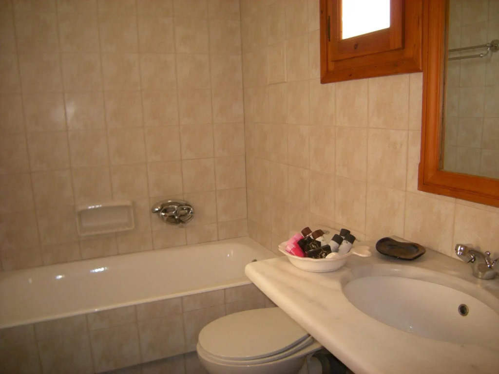 Roussos Beach Hotel