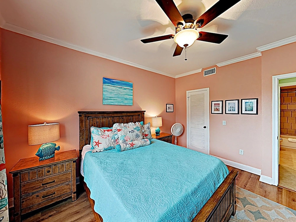 New Listing! Gulf Tropicana - Beach Access & Pools 2 Bedroom Condo