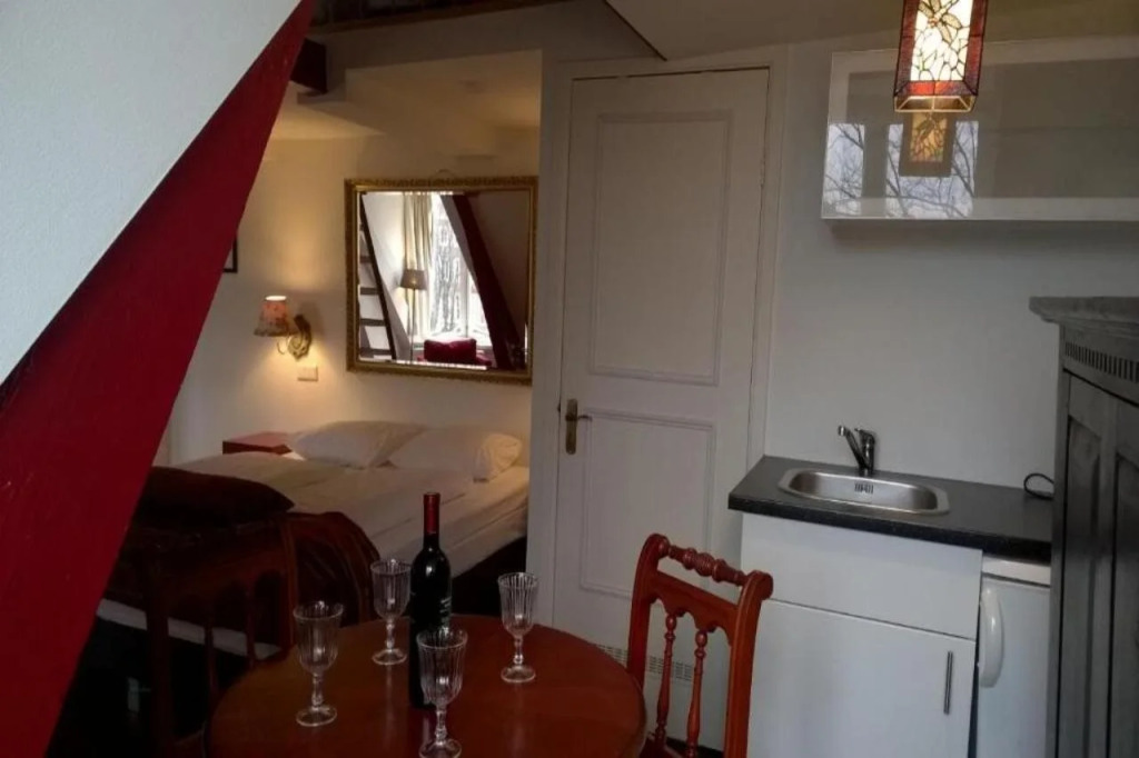 Amsterdam House Hotel