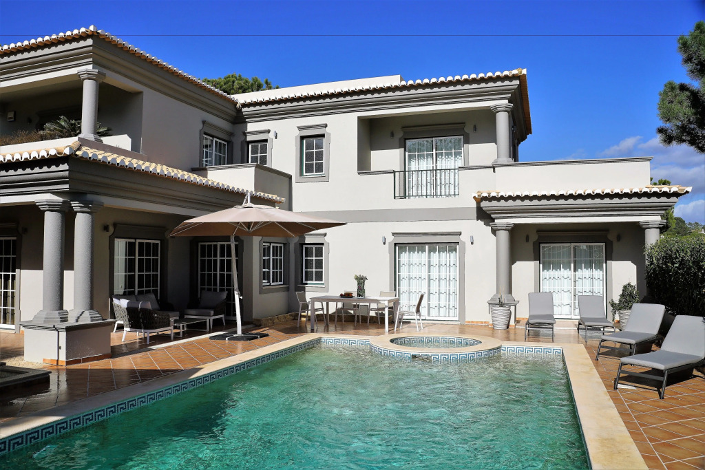 Charming Exceptional Golf Villa in Algarve