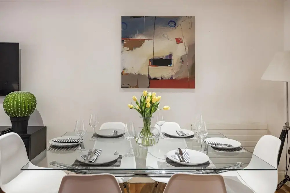 2-bedroom Spacious Apartment in the Heart of Covent Garden, London