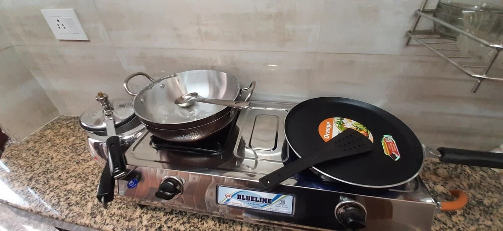 Luxury Flat in Foreigner Areof Lajpat Nagar With Fully Equipped Kitch