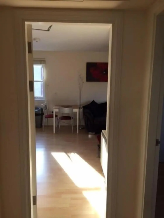 6 Varis Apartments