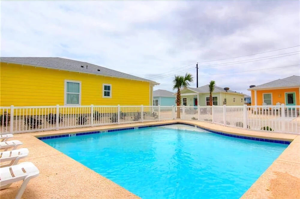 The Lemony Anemone - Three Bedroom Townhome