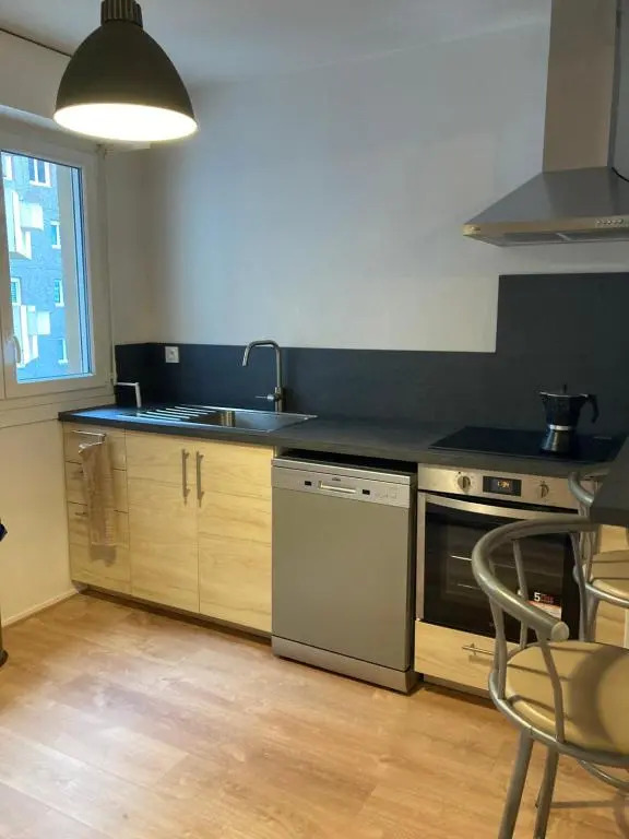Superbe appart 80 m2 avec balcon & parking