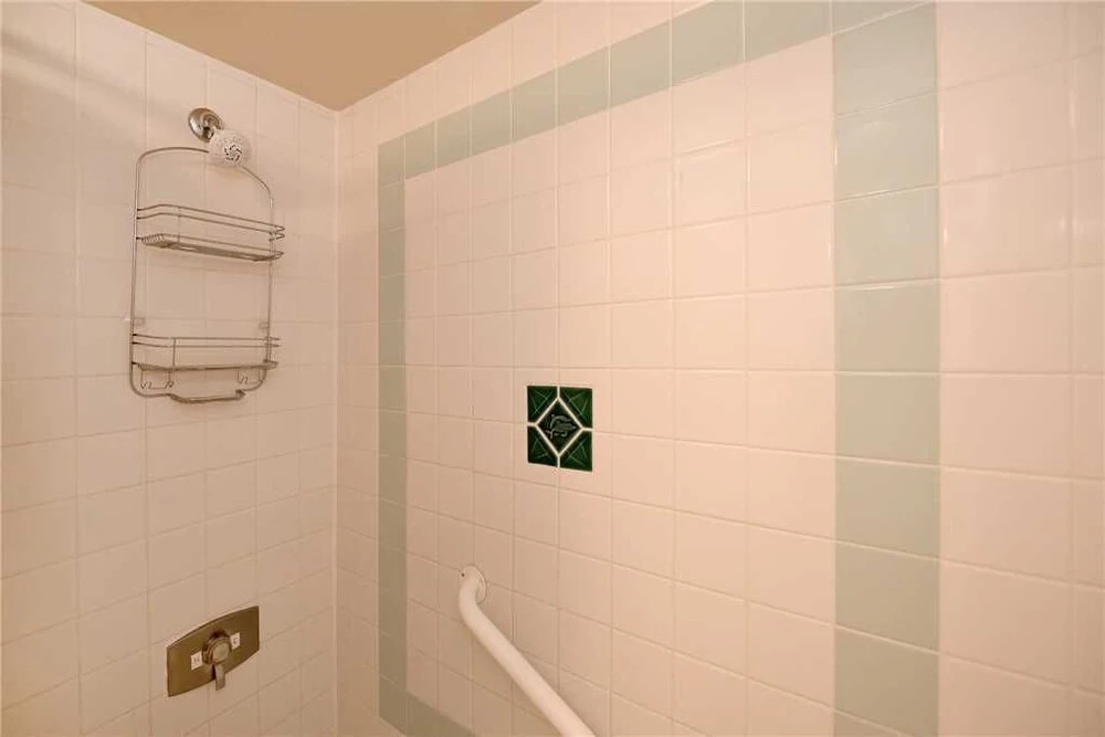Valley Isle #107 Studio Bedroom Condo