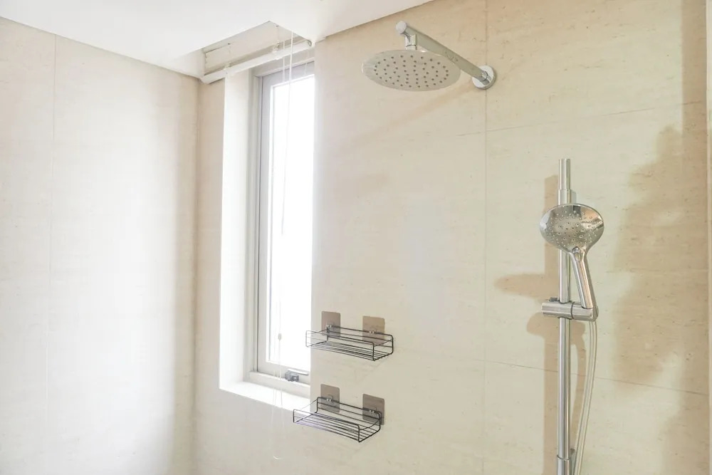 Serene And Best Location 2Br Gold Coast Apartment