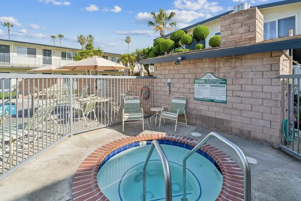 Beautiful 1 Bed Beach Balcony Condo #207 1 Bedroom Condo by RedAwning