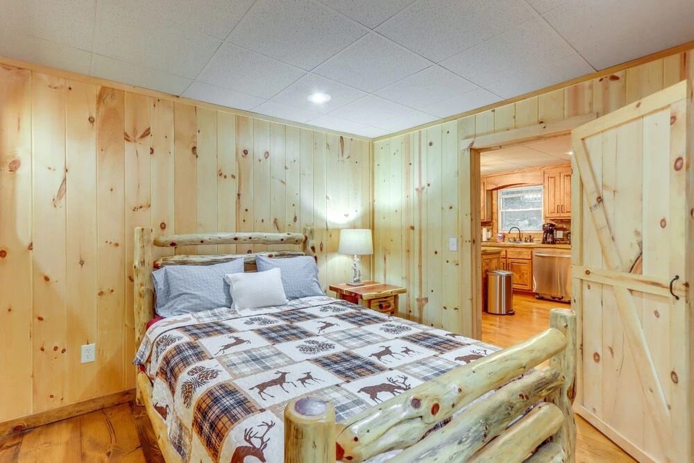 Wooded Blue Ridge Cabin: 2 Decks, Fire Pit!
