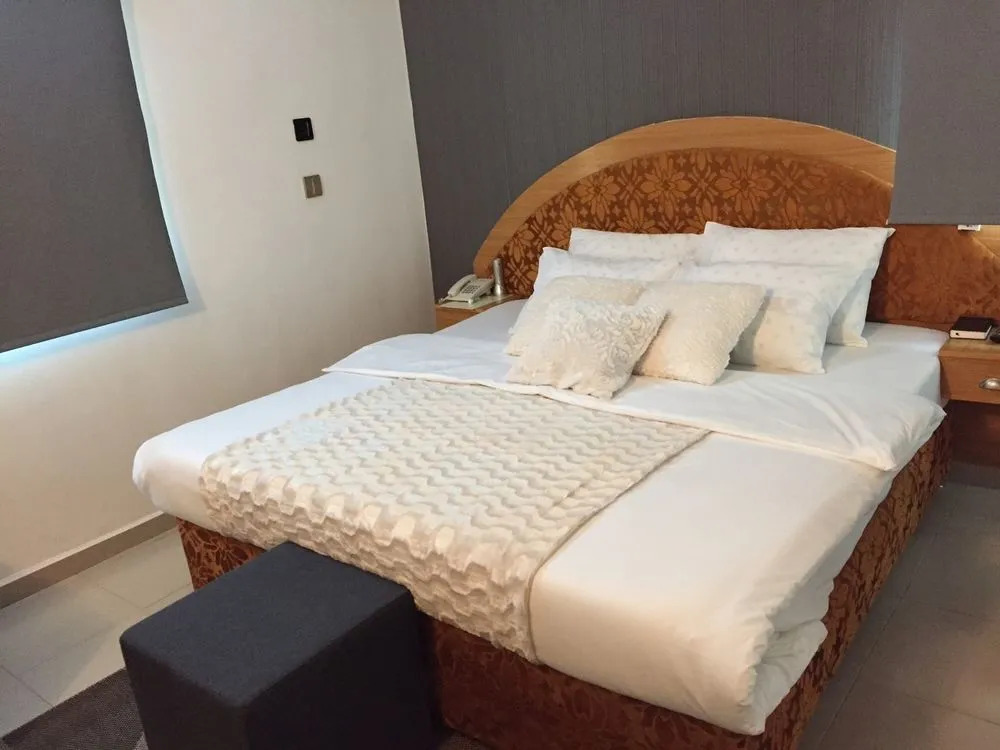 Ne-Yo Hotel and Suites