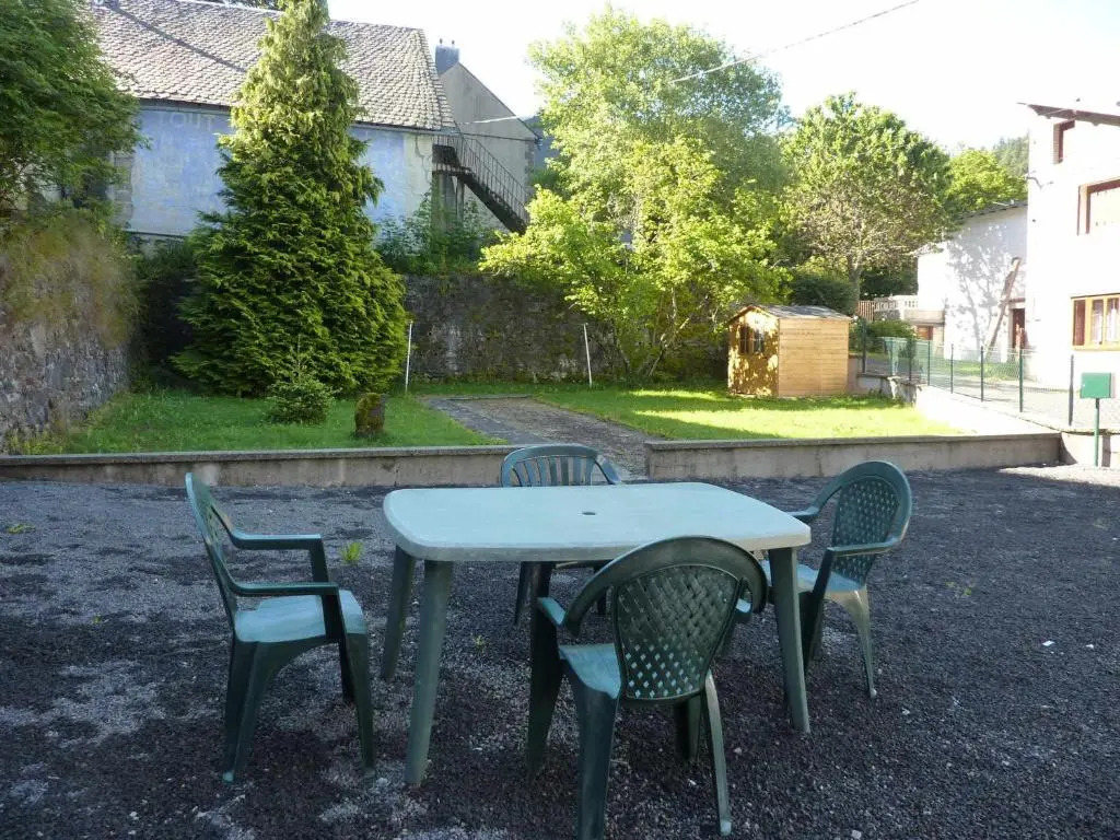 Maison au Mont-Dore avec jardin clos, idéale pour 10 personnes - FR-1-608-120