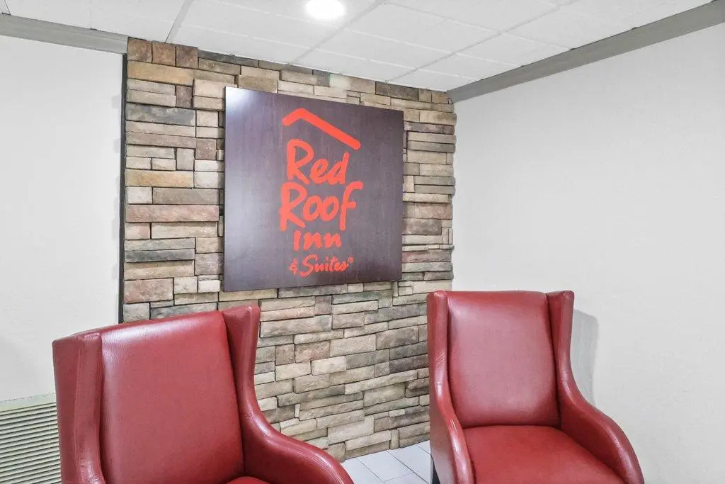 Red Roof Inn & Suites Fayetteville-Fort Bragg