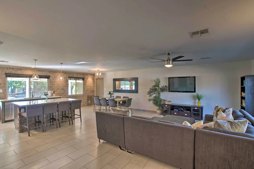 3 Mi to Old Town Scottsdale: Upscale Home w/ Pool!