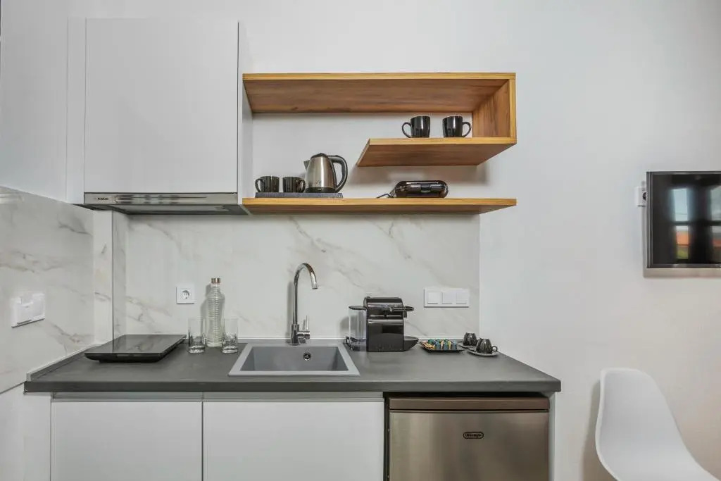 Eleon Suites & Apartments
