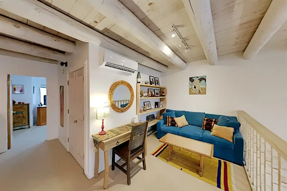 Casa Monzon - Perfect Location, Bright and Sunny Interior