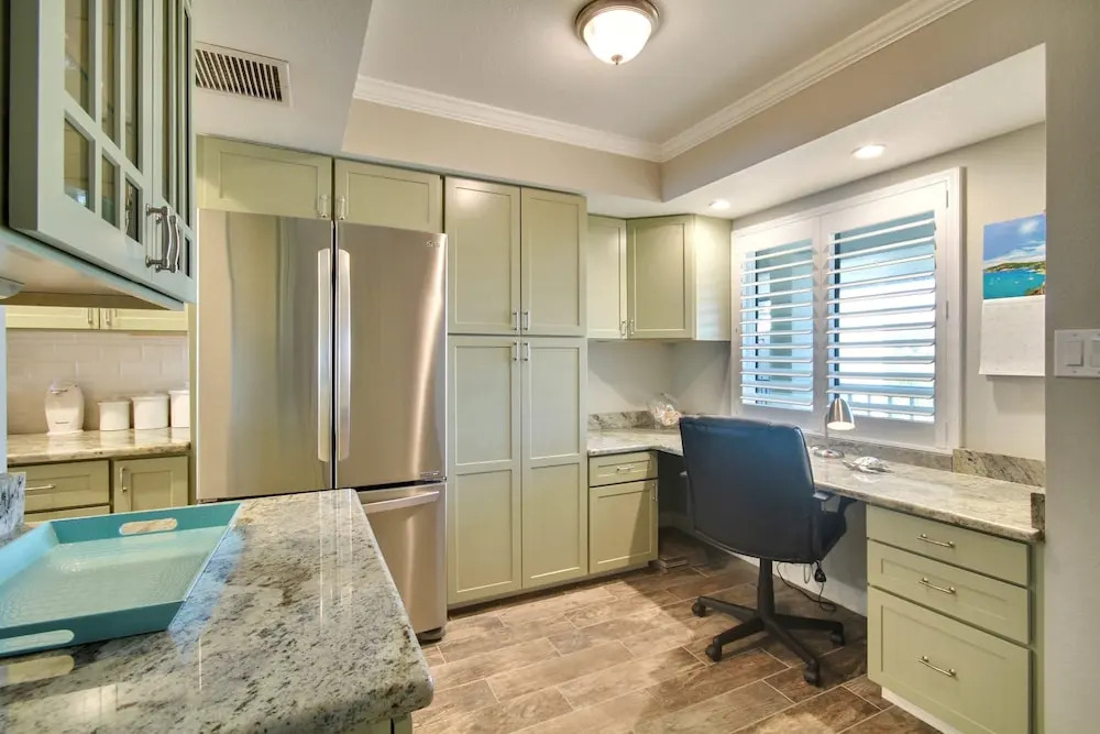 Land's End 402 Building 10 Beautiful Updates / Beachfront!