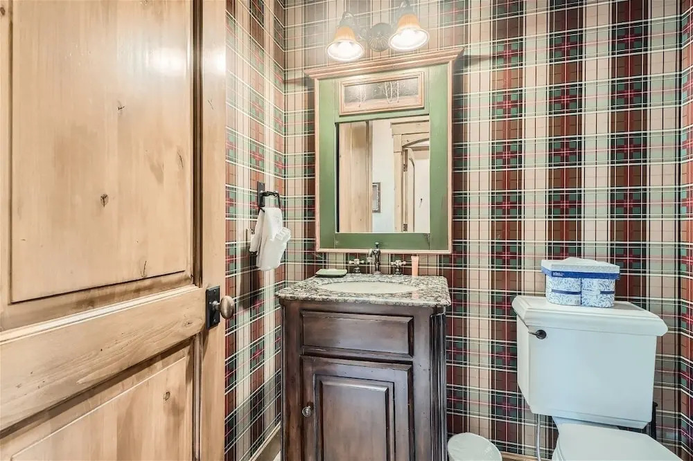 Keystone Gulch 1688 5 Bedroom Estate by RedAwning