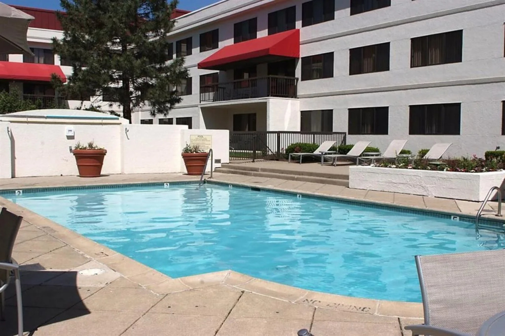 Embassy Suites by Hilton Detroit Metro Airport