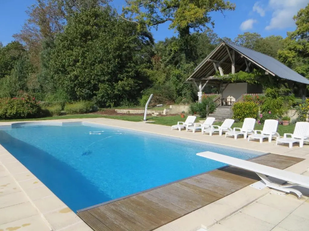 Château de Salvert - 4 Gîtes - 32 personnes