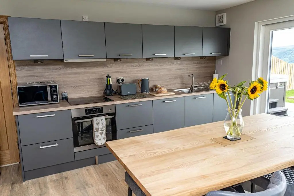 The Annexe, Luxury Property with Hot Tub at Pitilie Pods