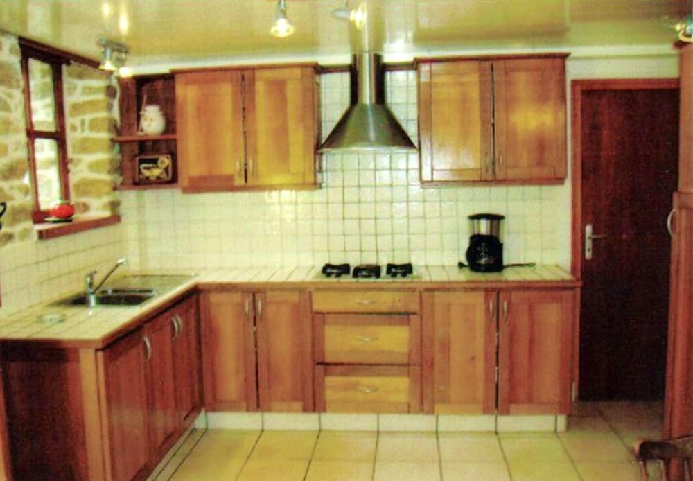House With one Bedroom in Beuzec-cap-sizun, With Wonderful Lake View and Enclosed Garden - 2 km From the Slopes