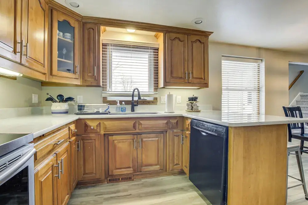 3 Blocks to Lambeau Field! Bright Home w/ Yard