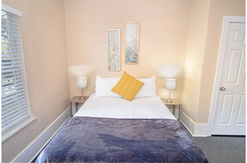 3 BR 1 BA Remodeled Home Near Downtown