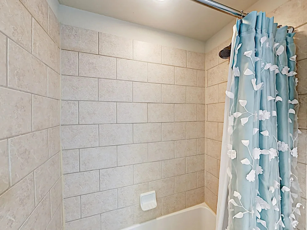 New Listing! Bay-view Gem W/ Pool, Hot Tub & Beach 2 Bedroom Condo