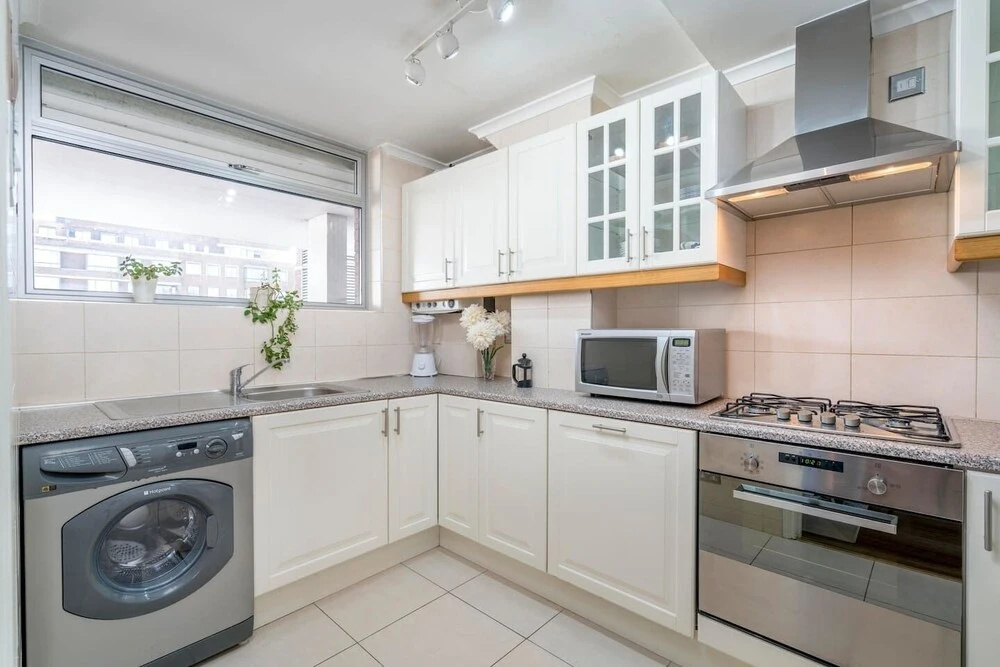 Elegant 3 Bedroom Flat Close to Kensington Garden