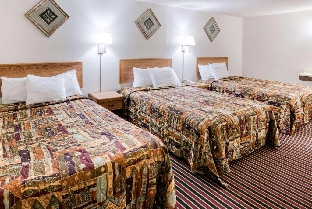 Rodeway Inn & Suites Austin I-90