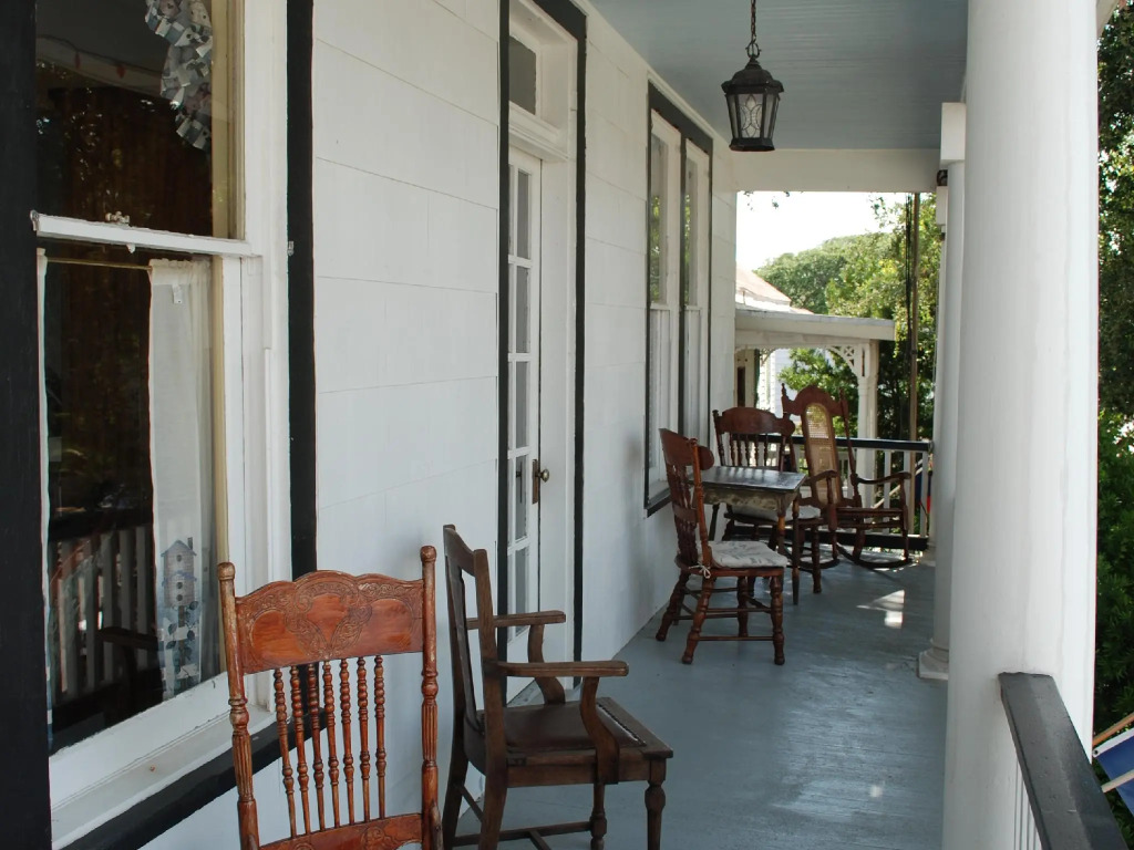 Lost Bayou Guesthouse
