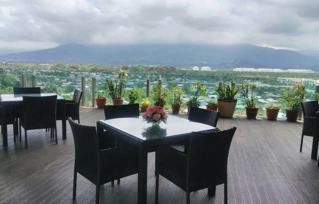Courtyard Hotel 1Borneo
