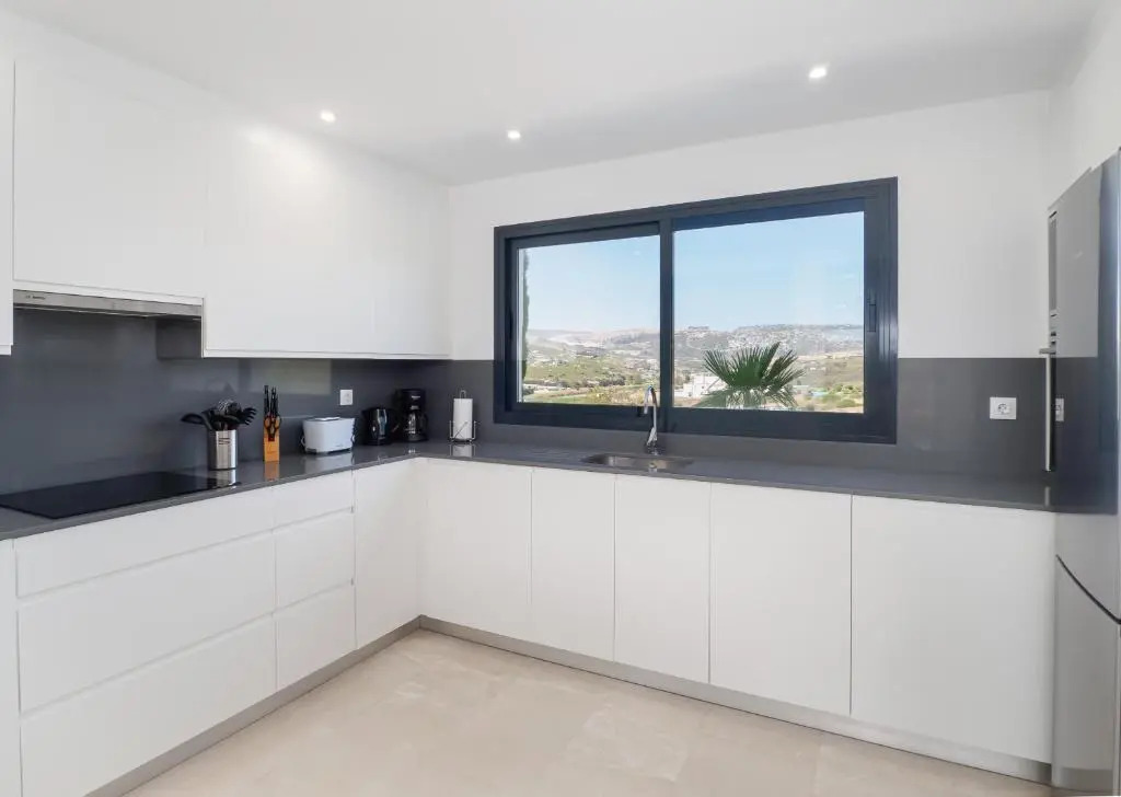 2306 - Brand new apt, walking distance to beach!