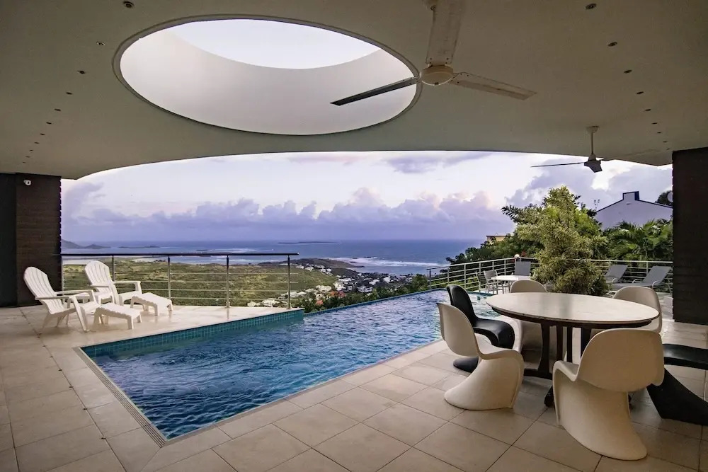 L'Agua by Island Properties Online