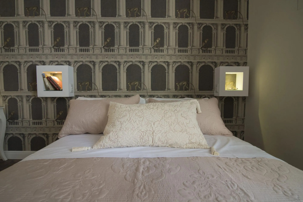 DOMUS DEORUM