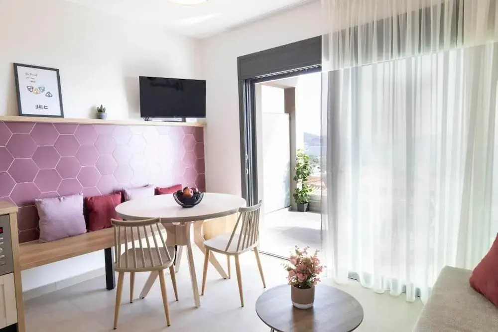 Red Bee Apartment Sea View