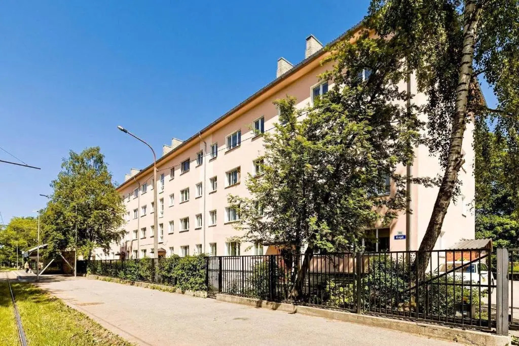 Sunny apartment, 7 min with tram to the Old Town