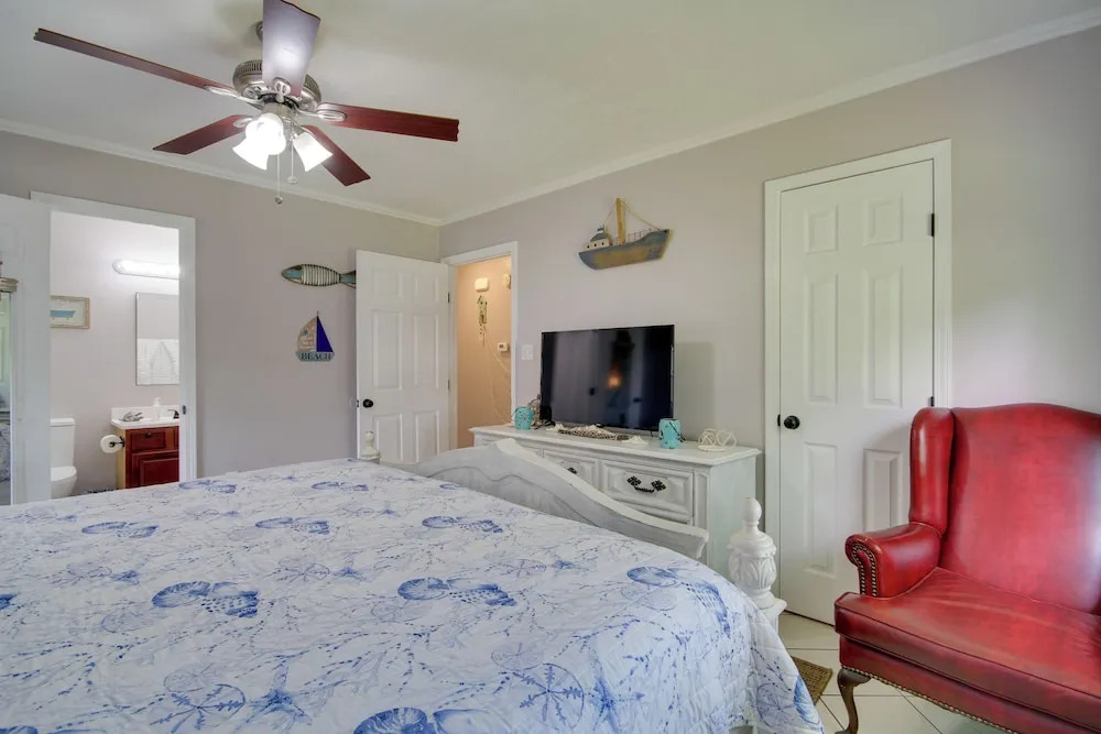 Charming Family Cottage Near Pass Christian Beach!
