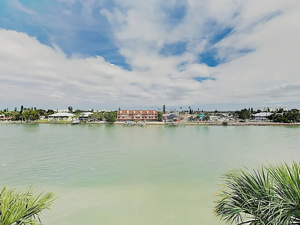 Bayshore Unit 402 - 2 Br Condo