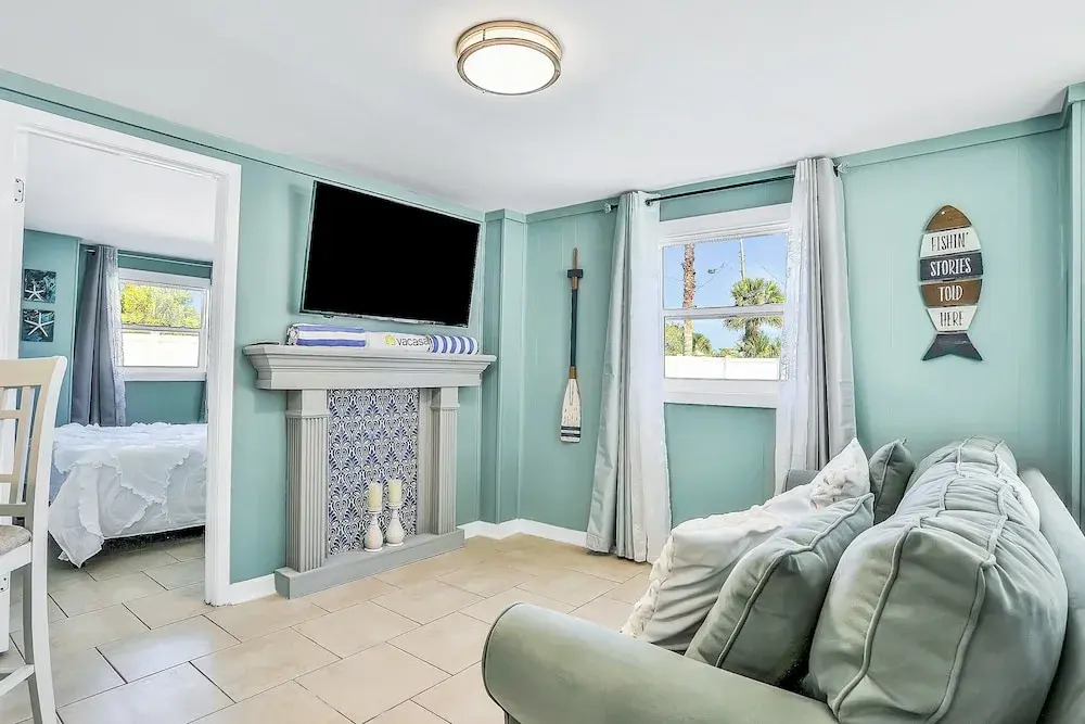 Home 1 Block From 2 Beaches W/private Pool, High-speed Wifi & Central AC