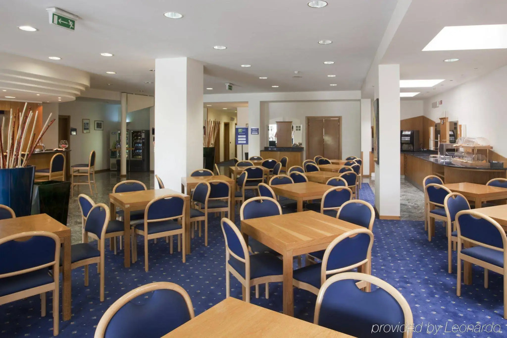 City Hotel & Suites