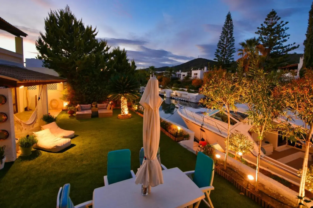 Villasonboard Dock Villa 3 Bed, 3 Bath, Canal, Greek Venice Porto Hydra