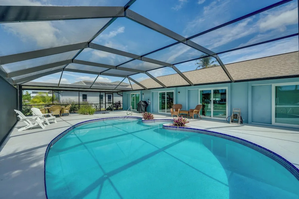 Swim, Fish & Boat: Beachy Home in Cape Coral!