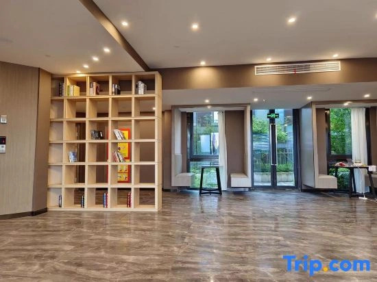 Yaqi Hotel (Ningbo Beilun Meishan Island)