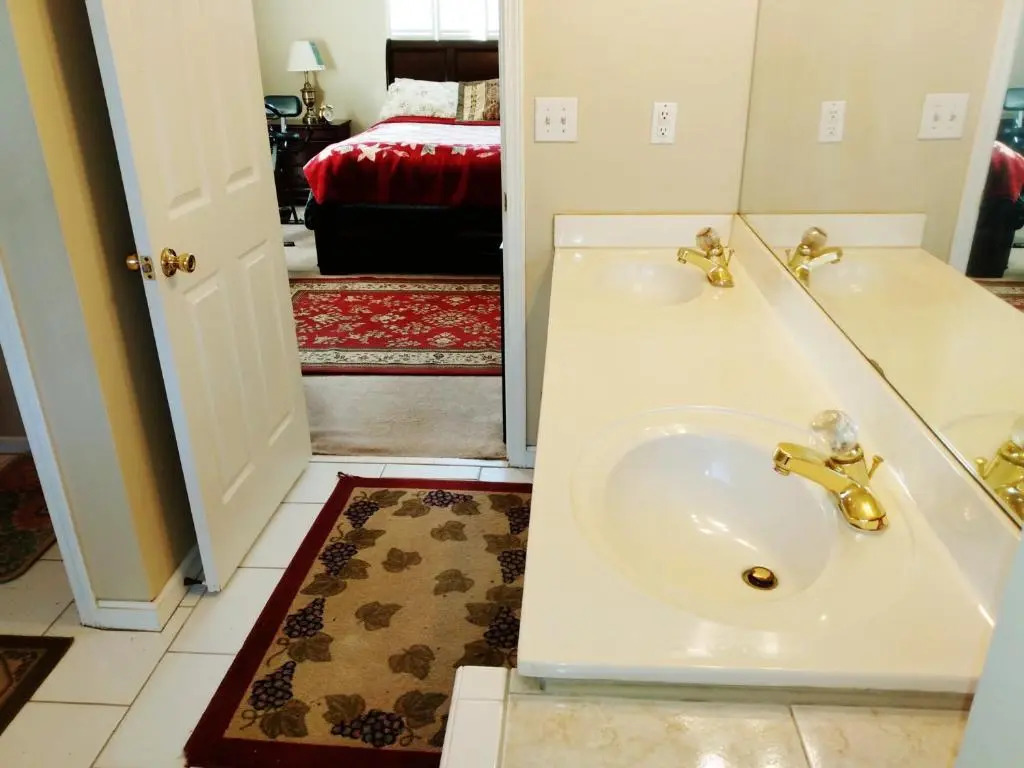 Private Room in Spanish Style Home