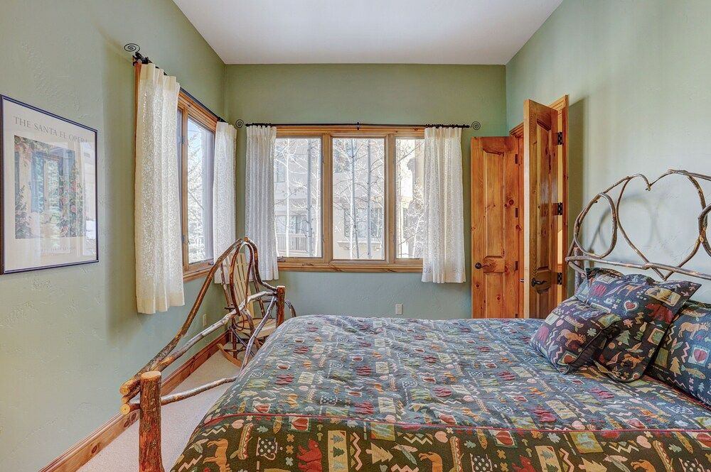 The Perfect Large Family 3 Bedroom Condo by RedAwning