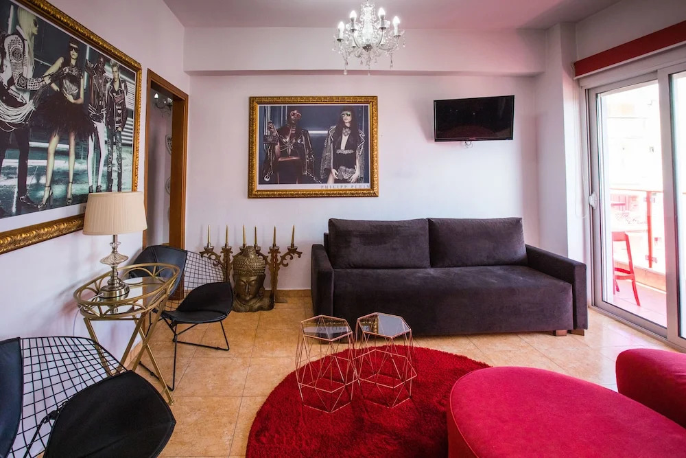 LUXURY SUITES - parking , central suites