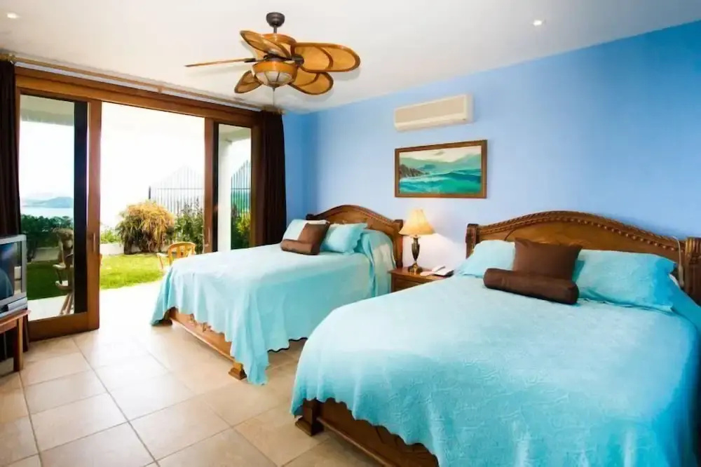 Villa Verde 4br Ocean-view Villa 12 Guests